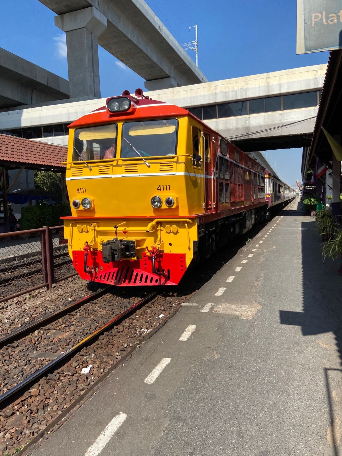 ドンムアン空港からバンコク市内まで初めて鉄道で移動‼︎
クーラーは無いけど...
