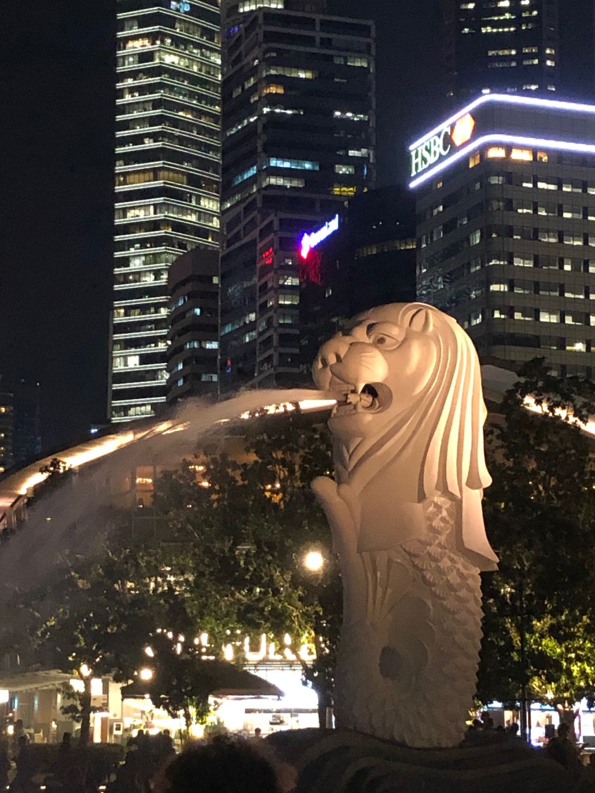 マーライオンとマリーナベイサンズ