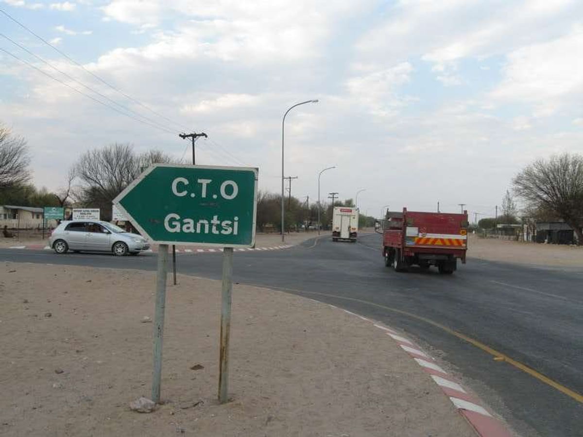 Ghanziの町。ここで行きたい方面への交通機関がなくなってしまいました。