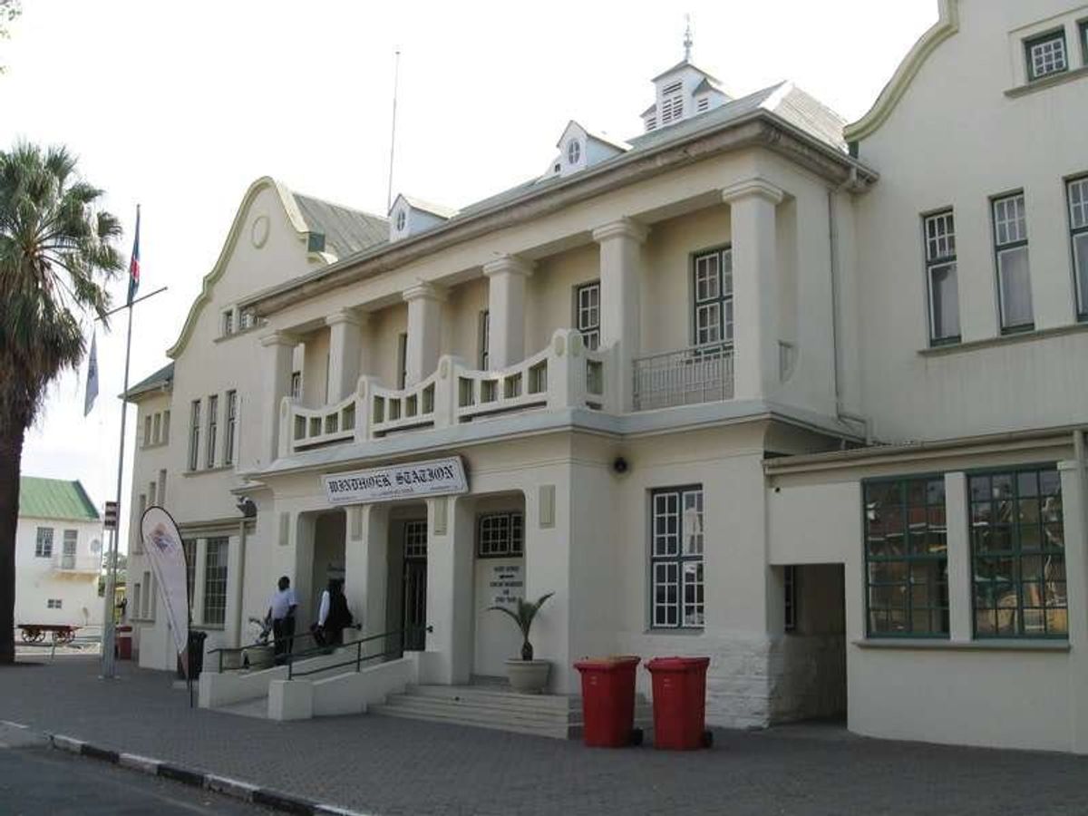 鉄道駅
植民地時代からのもの