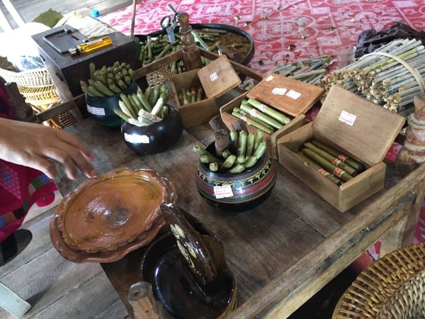 ミャンマー「ぶらり旅」の写真：インレー湖

ミャンマーは女性が働きもの...