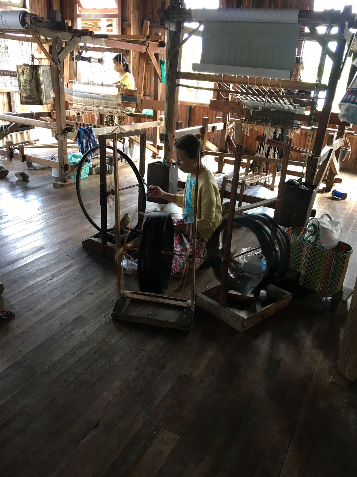 インレー湖

ミャンマーは女性が働きもの
ココのタバコはとても安くて美味し...