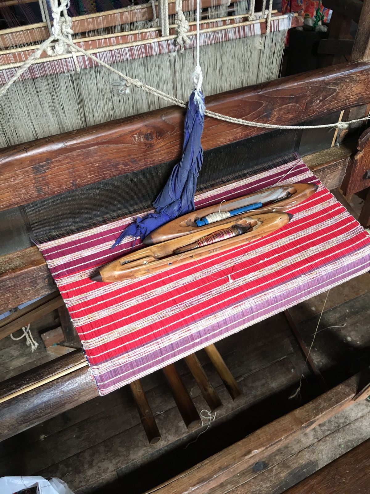 インレー湖

ミャンマーは女性が働きもの
ココのタバコはとても安くて美味し...