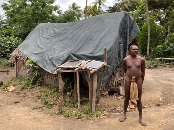 バヌアツ・タンナ島「バヌアツ大自然の旅」の写真：現代科学と昔ながらの生活のコラボ
太陽パ...