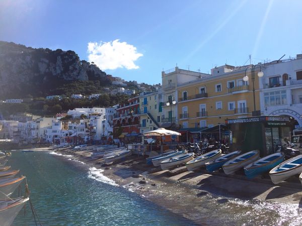 イタリア・ナポリ、アマルフィ、アルベロベッロ、ローマ「南イタリア🇮🇹」の写真：カプリ島！こんなにお天気が良いのに波が高...