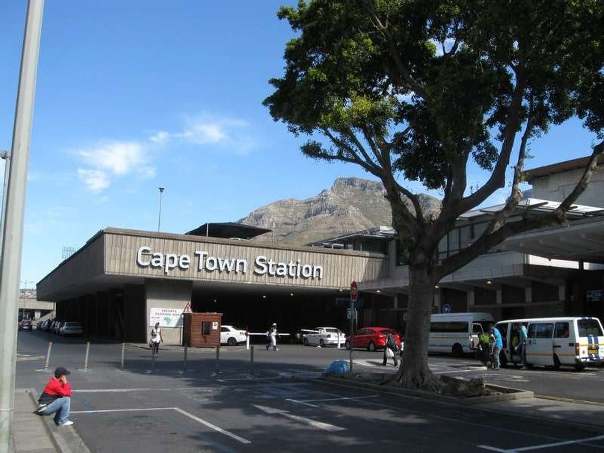 ナミビアからのバスはケープタウン鉄道駅の横のバスターミナルに到着。