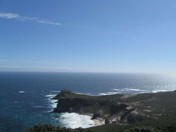 南アフリカ・ケープタウン「2013年 南アフリカ共和国　ケープタウンから喜望峰へ」の写真：ケープポイントから喜望峰を望む