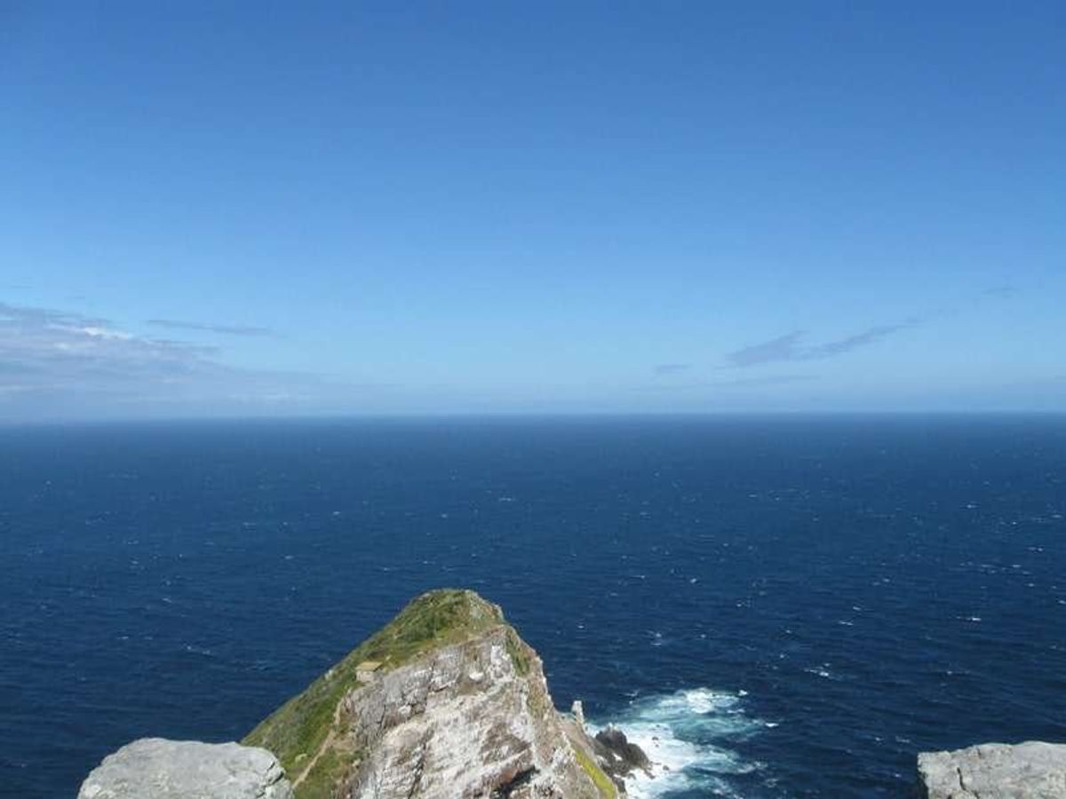 ケープポイントから喜望峰を望む