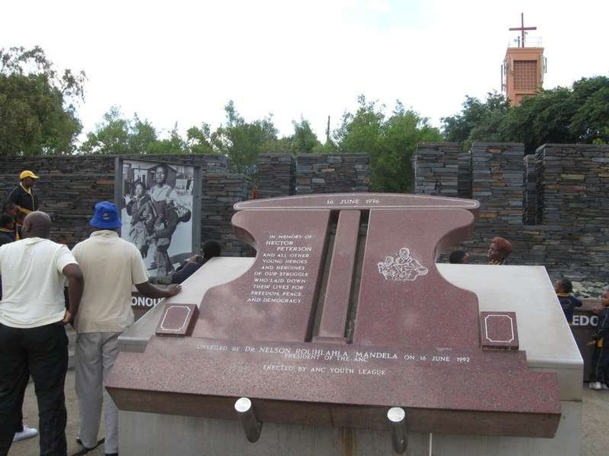 ヘクター・ピーターソン博物館。
1976年ソウェト蜂起より。
これよりアパ...