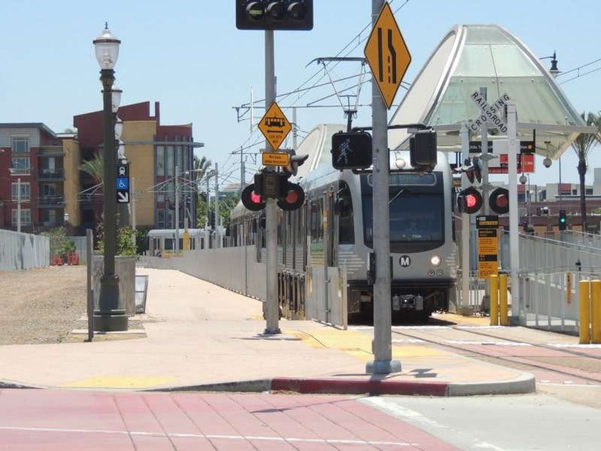 Metro
localバスとで一日乗車券が5ドルです。