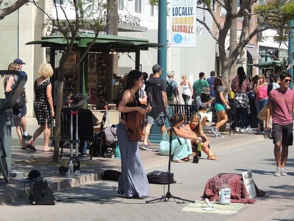 アメリカ(米国)・カリフォルニア「2014年 L.A. Santa Monica でCouchsurfing」の写真：AMC Loews Broadway 4
