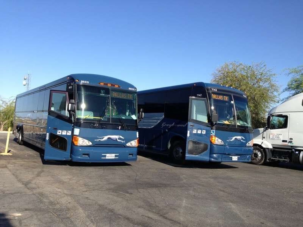 バスで移動します
L.A.のGreyhound バスターミナルはイーストダ...