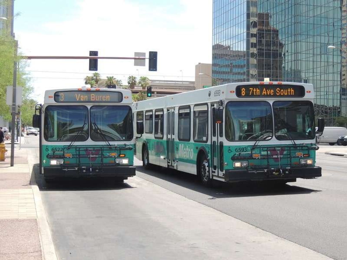 BusはLite Railと共に1 day thicket $4。