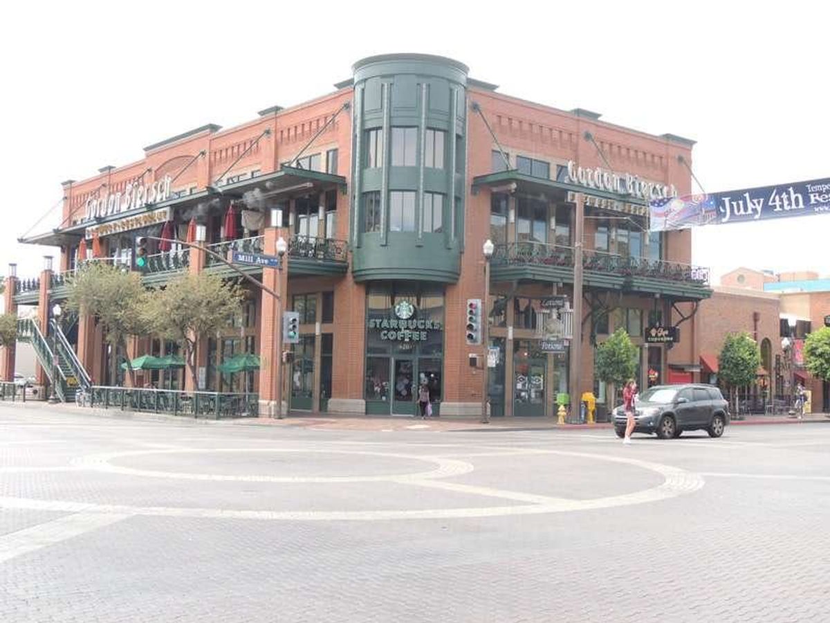 大学生の街Tempe。
