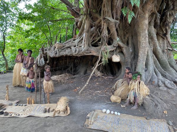 バヌアツ・タンナ島「バヌアツ大自然の旅」の写真：村の見学の最後はお土産が買えます！
正直...