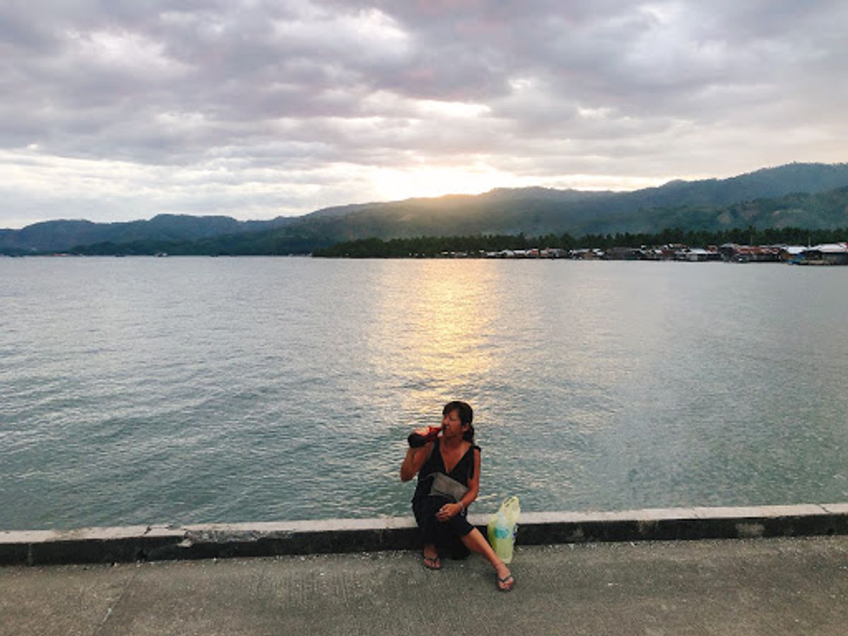 漁業が盛んで、仲良くなったら普通に漁に連れてってくれるよ。四枚目の人達。
...