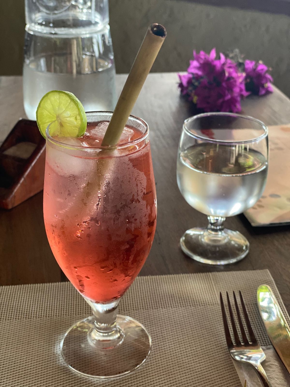 バンブーのストロー🍹
バヌアツではバンブーもしくは金属のストローしか使われ...