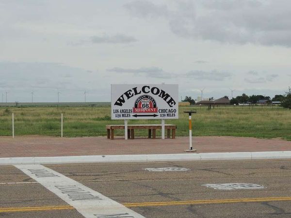 アメリカ(米国)・アリゾナ「2014年 Get Your Kicks on Route66 Flagstaff～Oklahoma City」の写真：AdrianのMid Point
Chi...