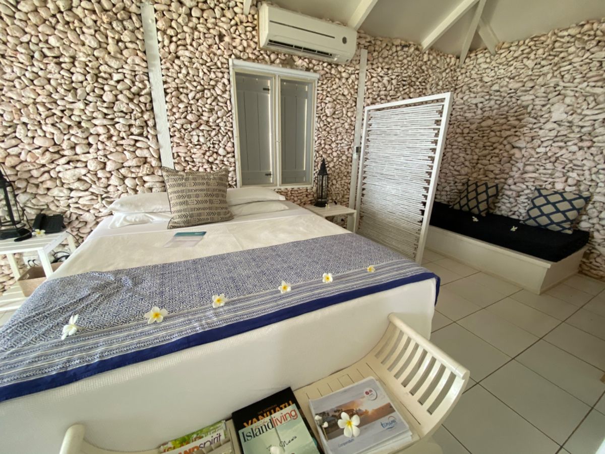 バヌアツ最後の島、エファテ島

街の中からは少し外れたビーチに面したtam...