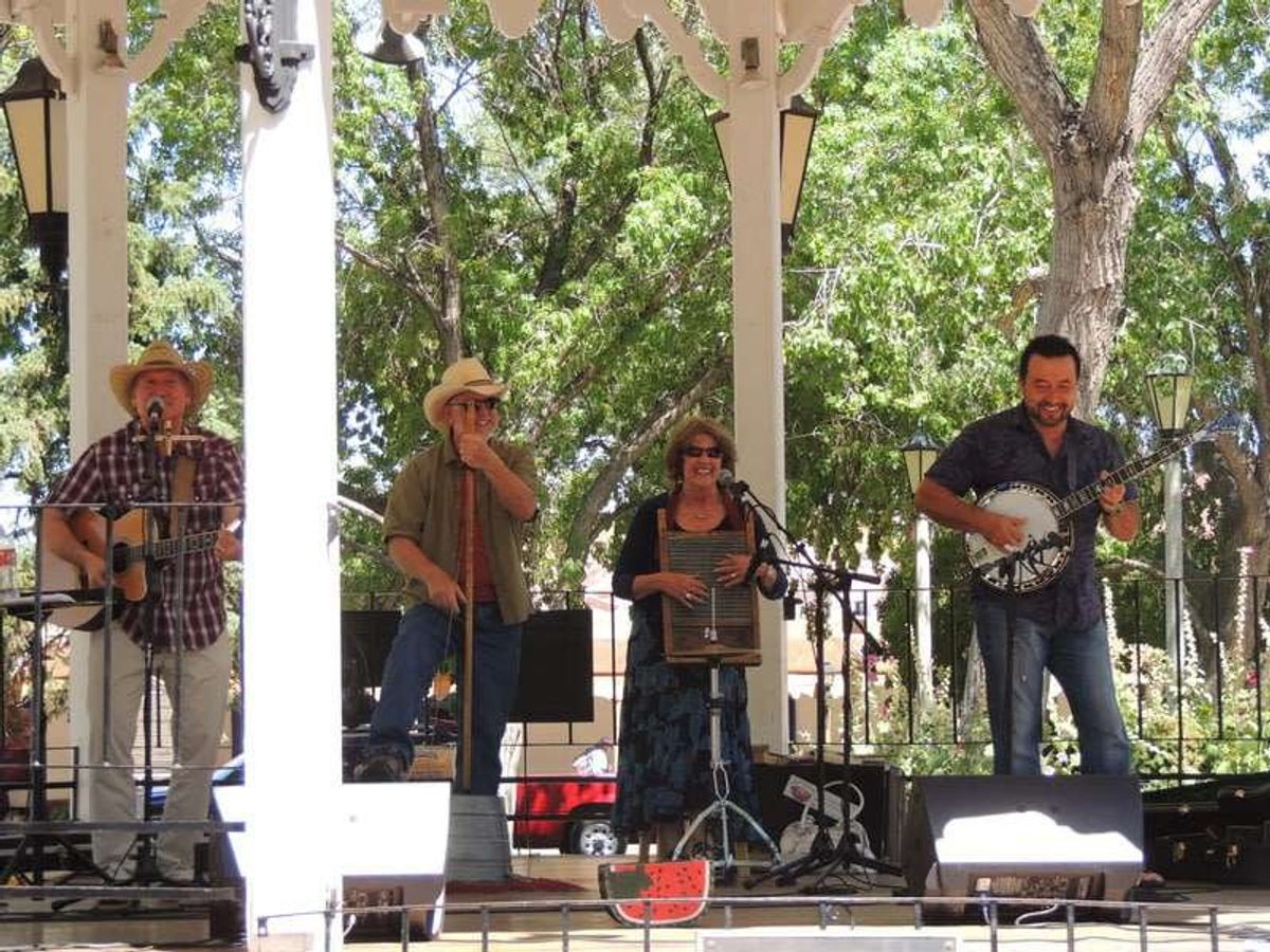 Country Music の Band演奏。プロだそうです。かなり上手かった。