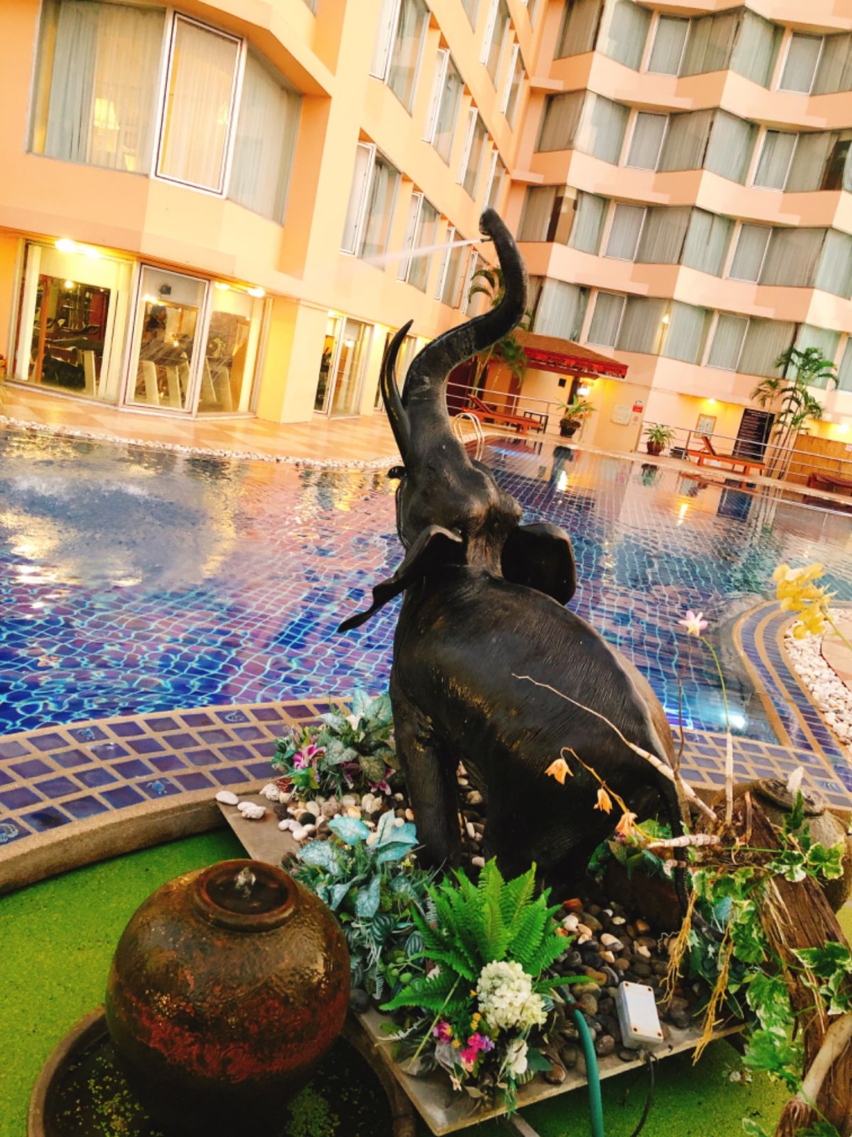 1枚目
ソンテウでひたすら山をブンブン登り続けること一時間ほどで辿り着いた...