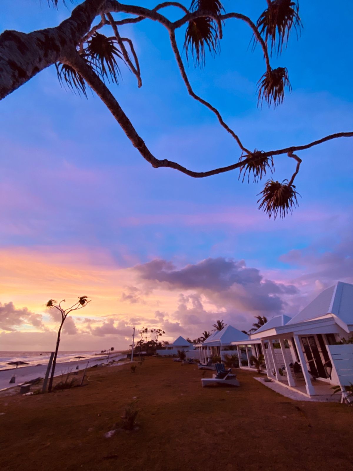 タマヌオンザビーチ
オレンジの世界からだんだんと青の世界へ😍