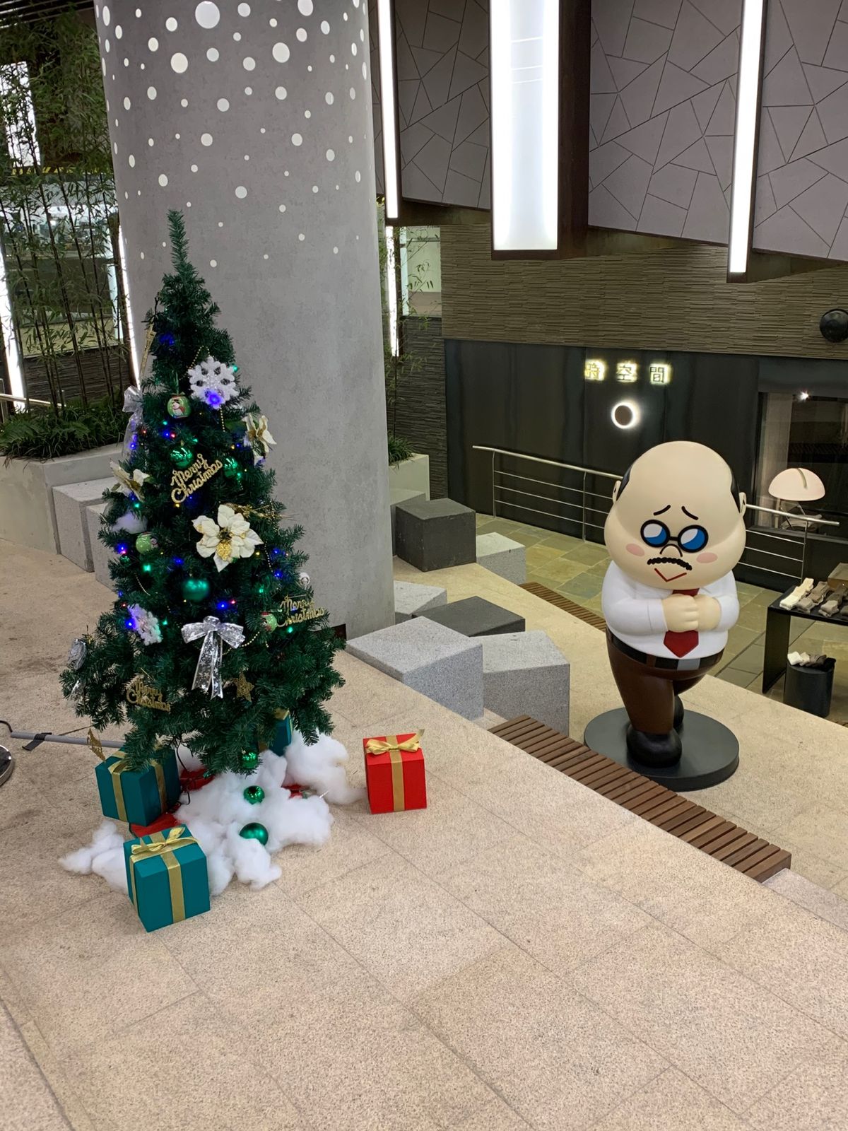 仁寺洞の新しいショッピングスポット。
LINEの仲間たちがあちこちでスタン...