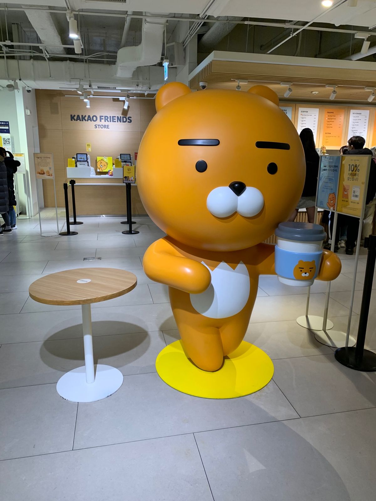 今、日本でもLINEフレンズよりカカオフレンズの方が人気らしい。
韓国でも...