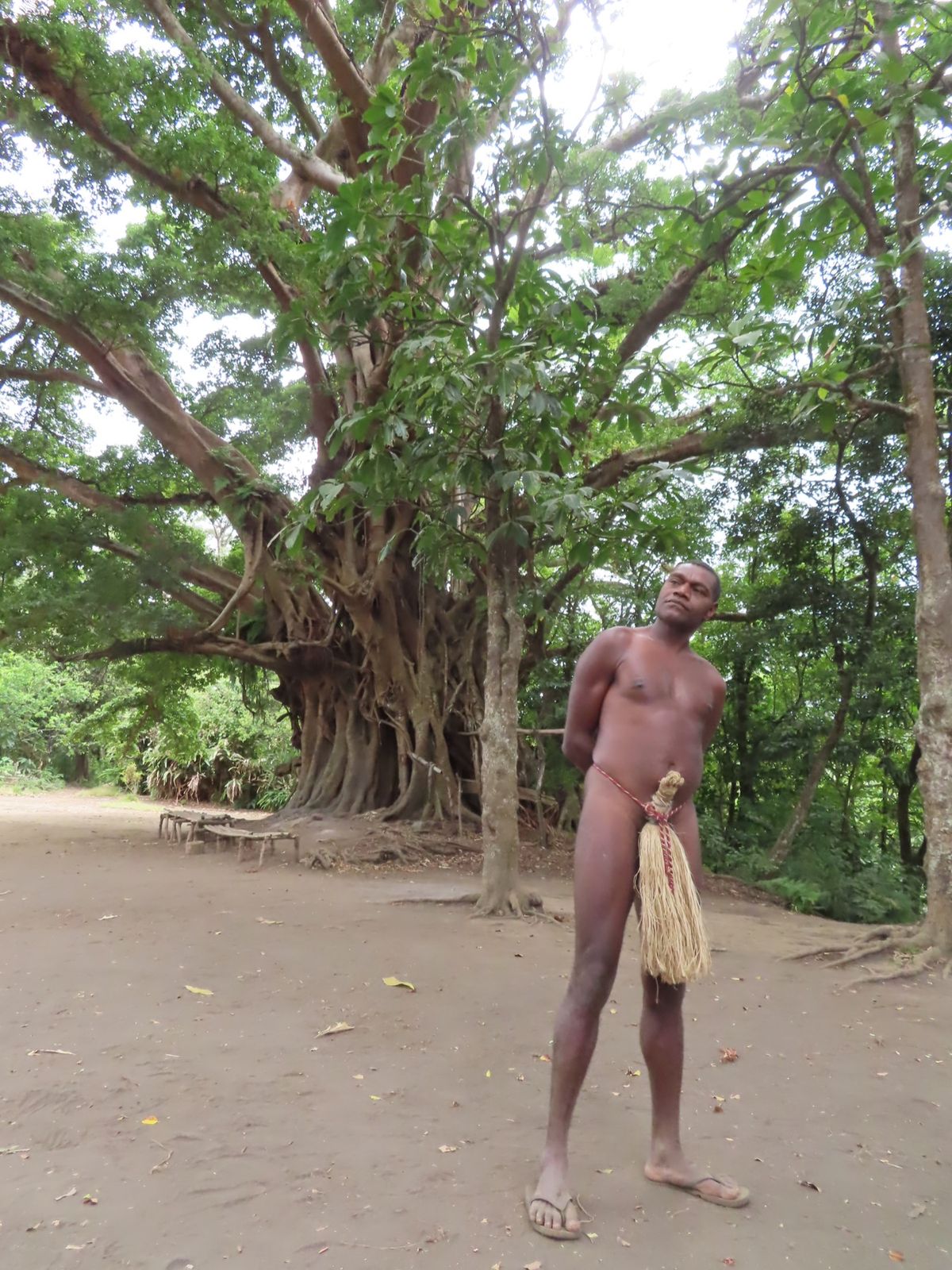 カスタムヴィレッジ

やっぱり何度見ても脚がめっちゃ長いトムさん

村の訪...