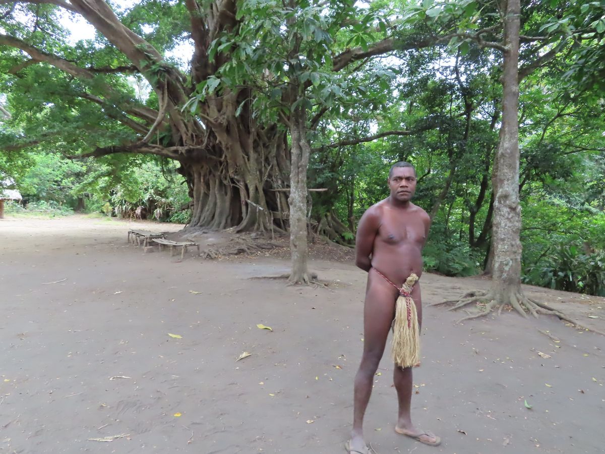 カスタムヴィレッジ

やっぱり何度見ても脚がめっちゃ長いトムさん

村の訪...