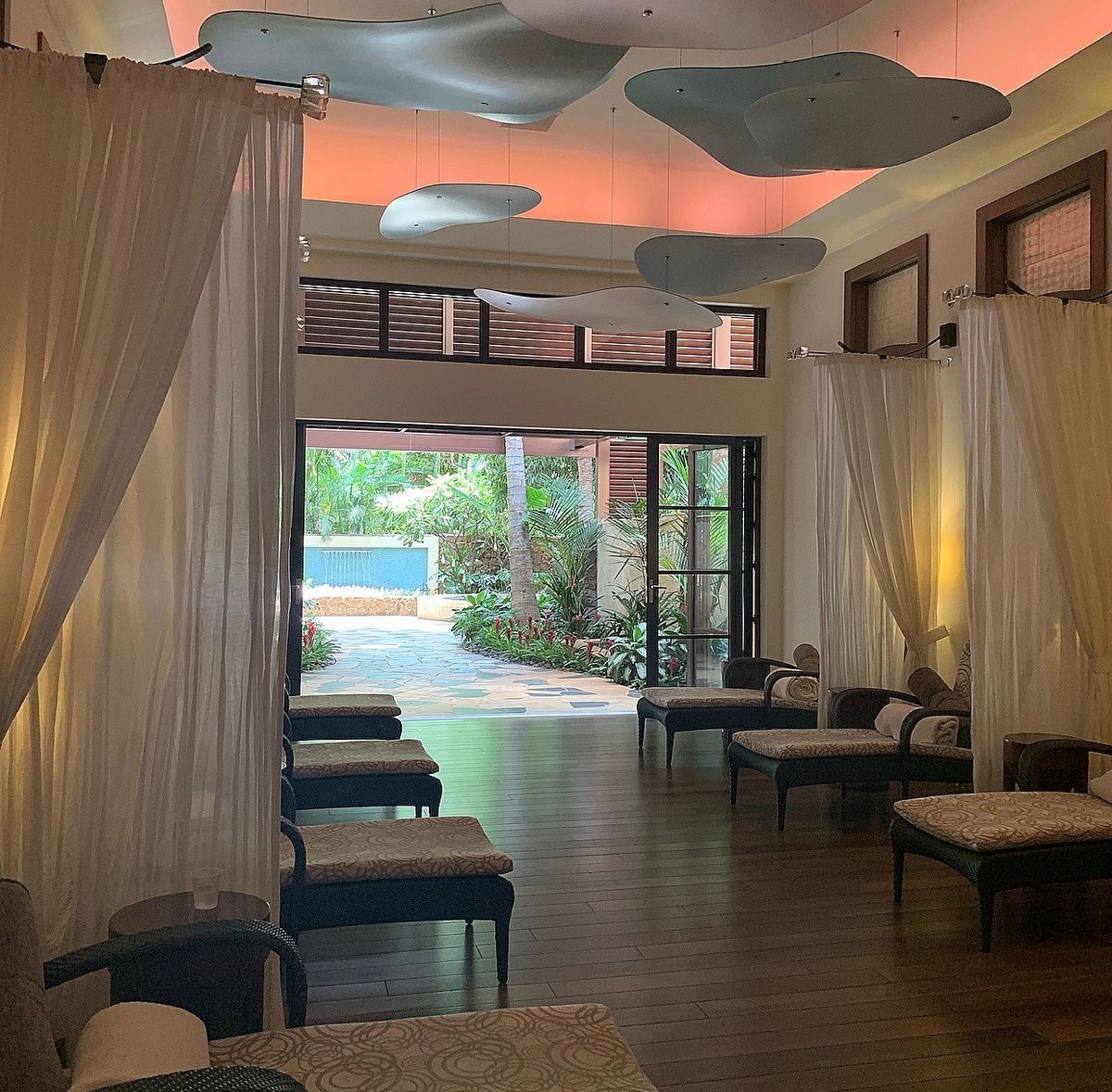 フォーシーズンズへcheck in前にお隣のアウラニディズニーのスパで過ご...