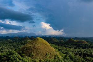 ボホール島観光
・ロボック川クルーズランチ
・チョコレートヒルズ
・世界最...