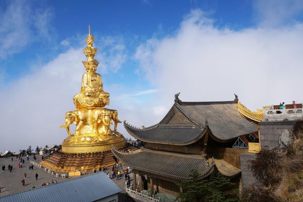 中国・成都Chengdu「四川省弾丸旅」の写真：世界遺産の峨眉山へ。頂上は3000m超え...