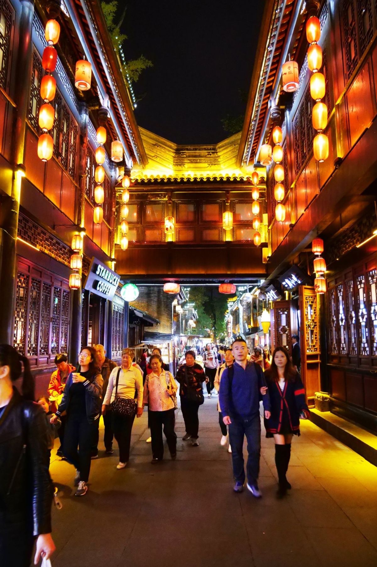 四川省の成都の街。
繁華街と観光地は明確に分かれているので、歩きやすい。
...