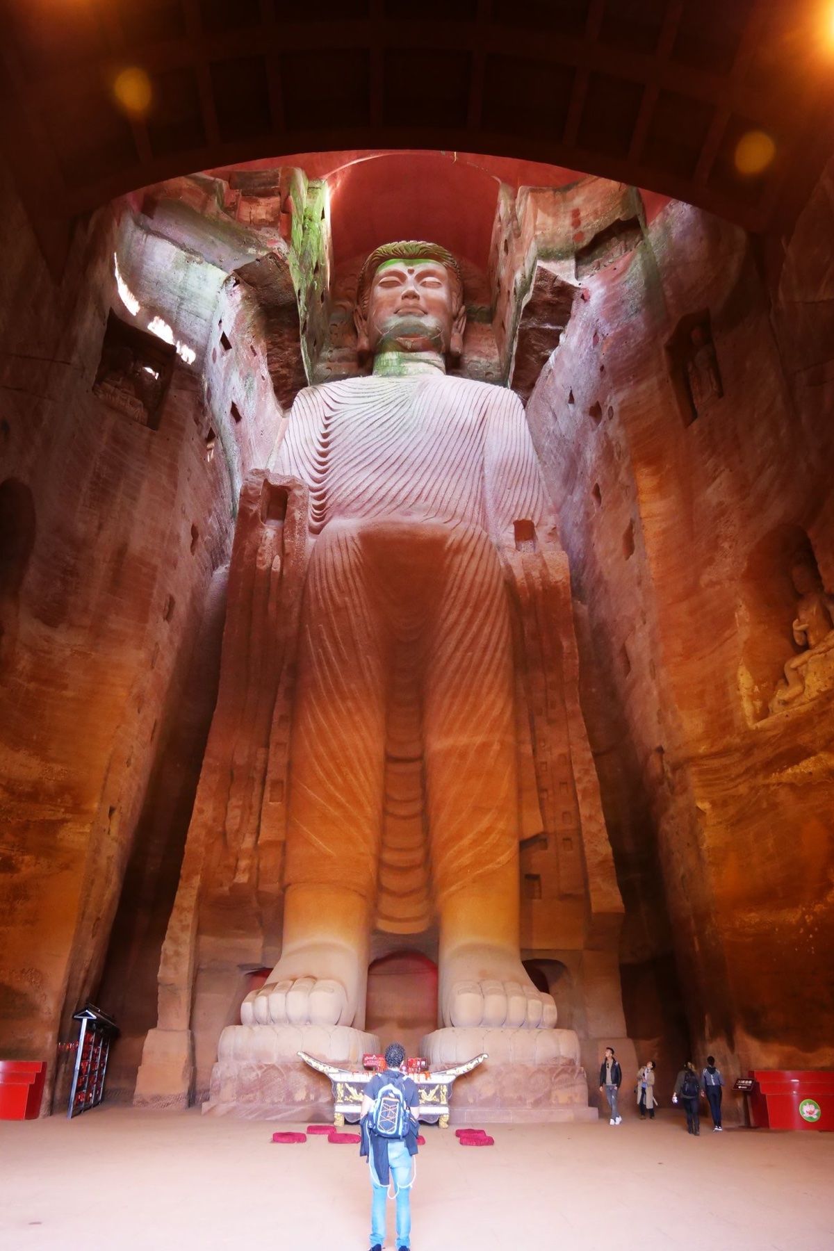 成都から南へ3時間ほど。
楽山大仏は世界一の71mを誇る世界遺産だ。
その...