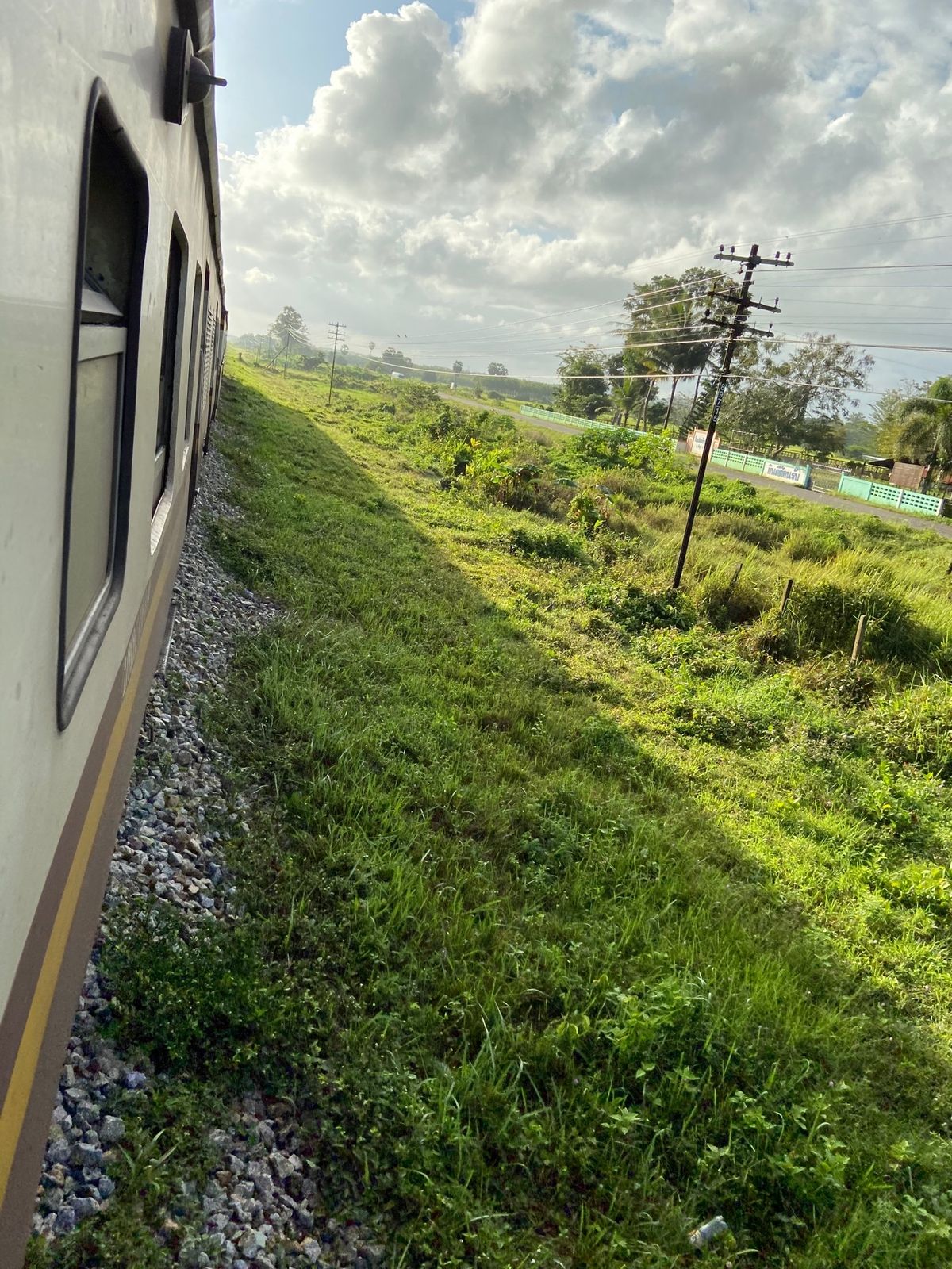 約30分遅れでパダンペザールに到着‼︎
マレーシア着いた途端に駅が近代化w...