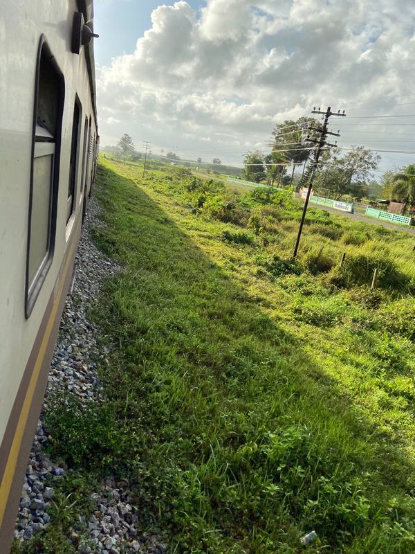 シンガポール・タイ、マレーシア、シンガポール「沢木耕太郎さんに憧れて」の写真：約30分遅れでパダンペザールに到着‼︎
...