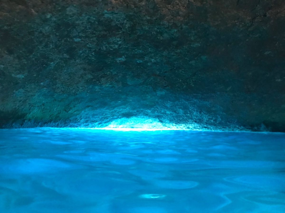 BlueCave
入り口のところが1番幻想的な青色してた！
塩の満ち引きに...