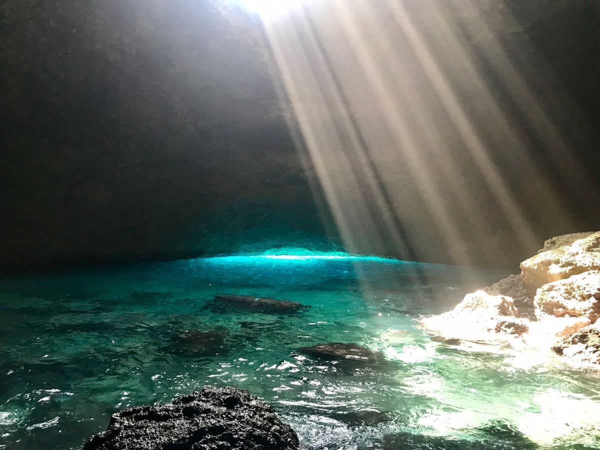 BlueCave
海からあがって
岩の上から📸

上の岩のドームになってる...