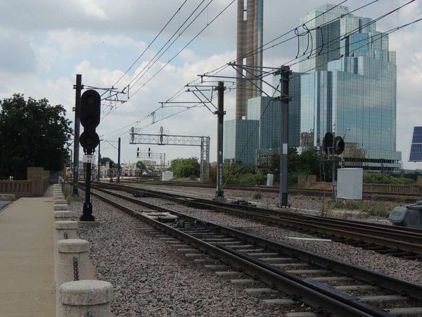 アメリカ(米国)・ダラス「2014年 Dallas　JFK大統領暗殺現場」の写真：狙撃手らしき人物が反対側の線路に去ったと...