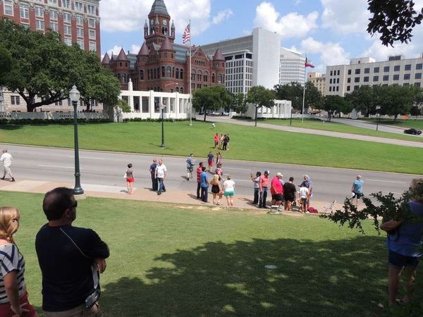 アメリカ(米国)・ダラス「2014年 Dallas　JFK大統領暗殺現場」の写真：暗殺事件唯一の動画、ザプルーターフィルム...