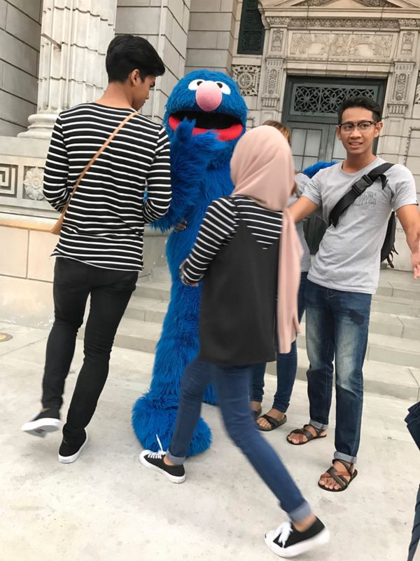 シンガポール・シンガポール「〜シンガポール〜英語聞き取れないことをシングリッシュのせいにしがち🇸🇬」の写真:自分達の番じゃないけど次を待ってカメラ構...