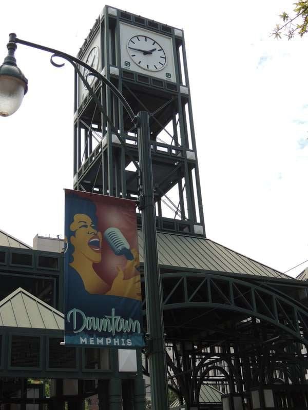 アメリカ(米国)・テネシー「2014年 テネシー州　メンフィス・ブルース　ナッシュビル・カントリー」の写真：ブルースの街らしい看板
メンフィス

メ...