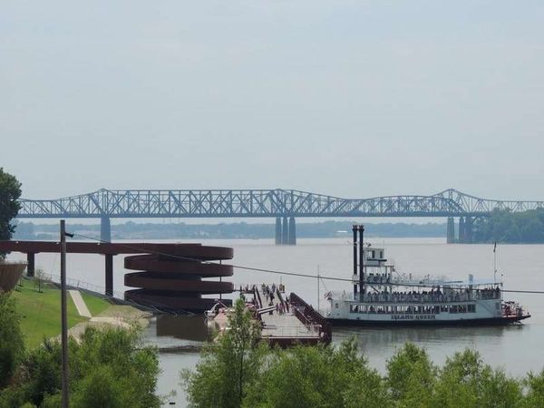 アメリカ(米国)・テネシー「2014年 テネシー州　メンフィス・ブルース　ナッシュビル・カントリー」の写真：ミシシッピ川
メンフィス

