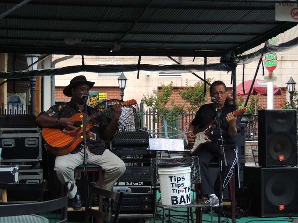 アメリカ(米国)・テネシー「2014年 テネシー州　メンフィス・ブルース　ナッシュビル・カントリー」の写真：ビール持ったまま別の店に移動。

