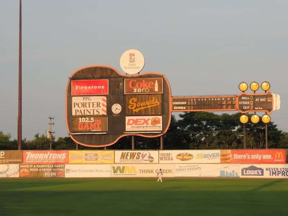 朝からメンフィスよりナッシュビルにバスで移動。
CouchSurfing ...