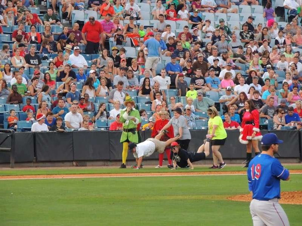 朝からメンフィスよりナッシュビルにバスで移動。
CouchSurfing ...