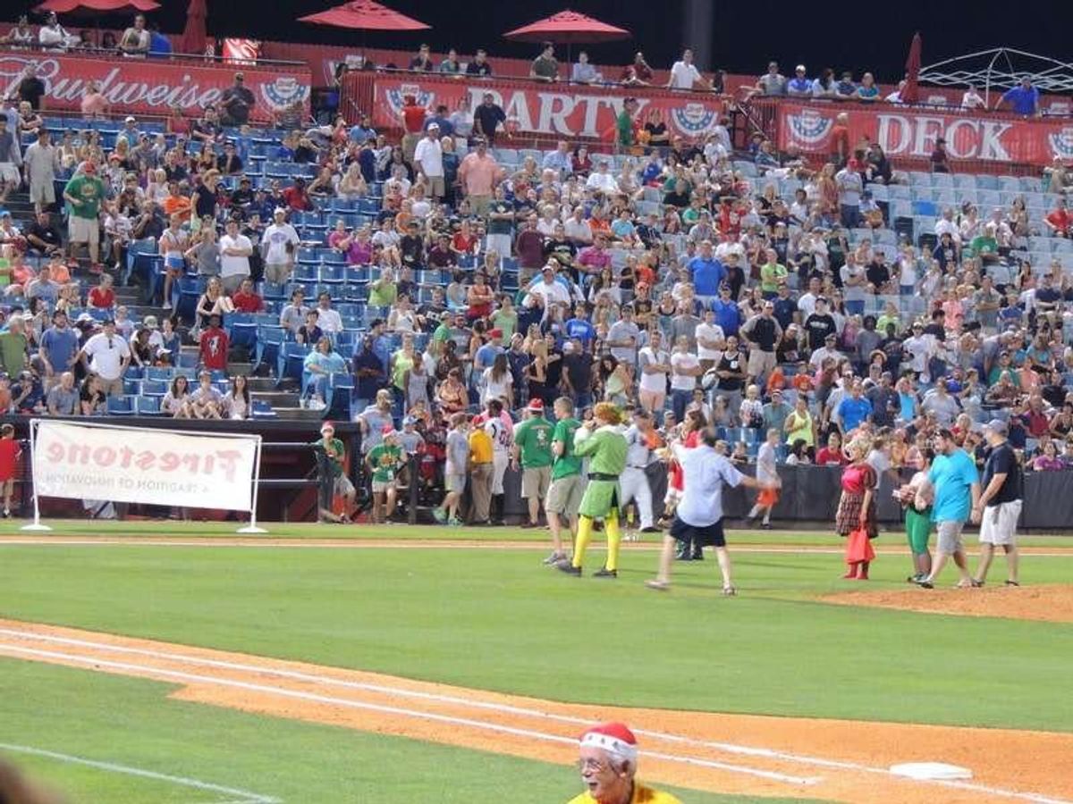 朝からメンフィスよりナッシュビルにバスで移動。
CouchSurfing ...