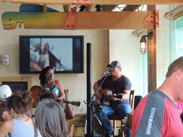 アメリカ(米国)・テネシー「2014年 テネシー州　メンフィス・ブルース　ナッシュビル・カントリー」の写真：朝は少しさわやかなライブを楽しむ。

