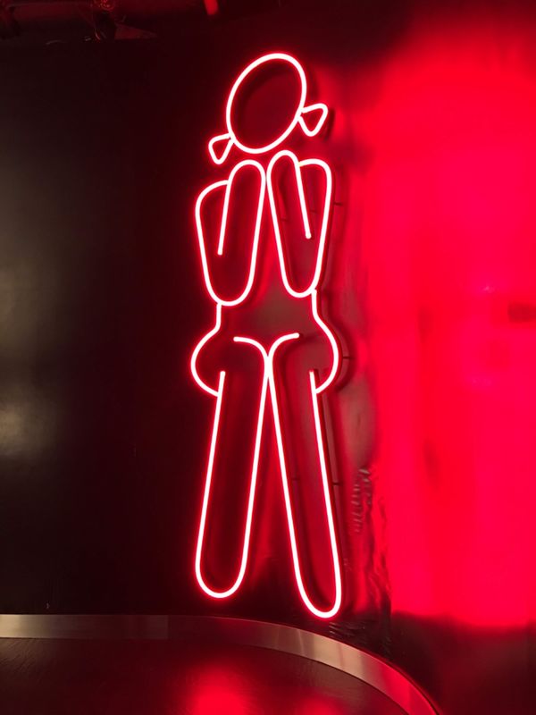 タイ・バンコク「〜バンコク〜象使いのおじさん日本の古めギャグ披露しがち🇹🇭」の写真:映えすぎるトイレ